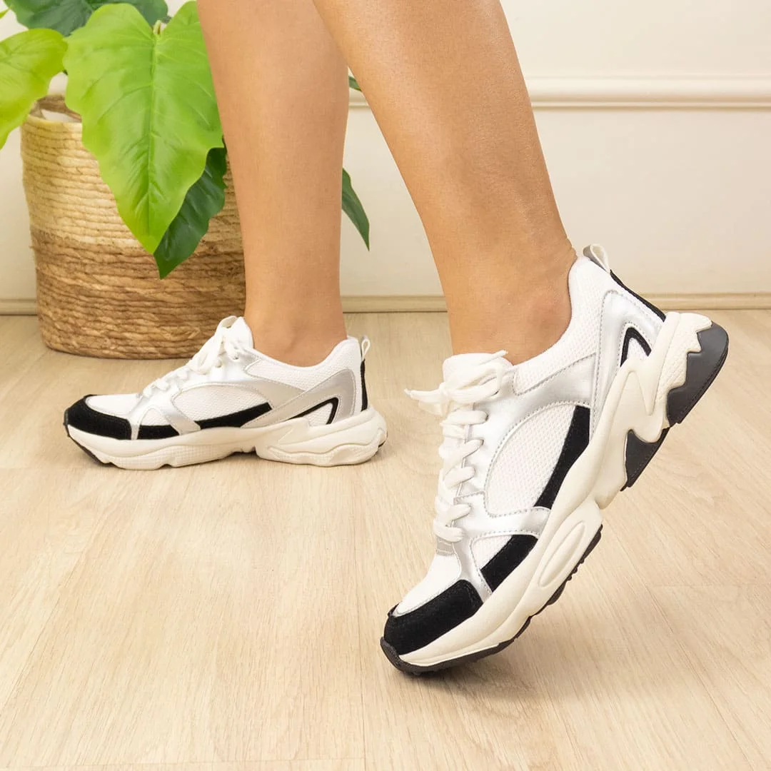Tênis Chunky Branco Preto e Prata Solado Alto